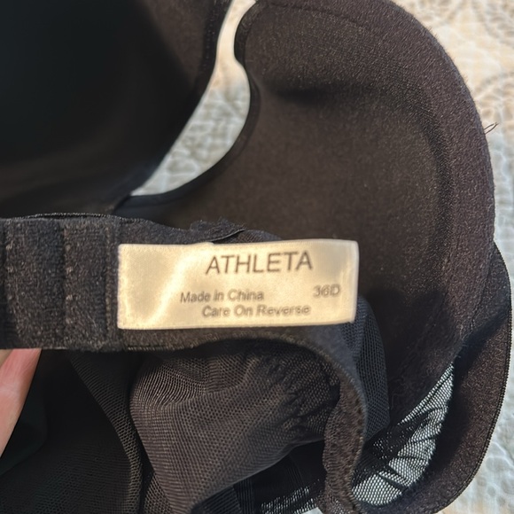 Athleta v-neck built-in bra - Picture 6 of 6